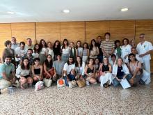 Foto de família amb els nous residents 