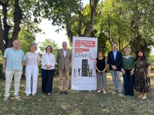 Els representants de l'IAS, de Família i Salut Mental, Support-Girona i Fundació Drissa presenten la imatge de campanya als jardins del Parc Hospitalari Martí i Julià de Salt	