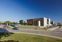 Visió exterior del nou bloc quirúrgic de l'Hospital Santa Caterina