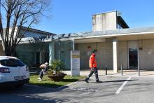 Visió dels exteriors del Centre Sociosanitari del Parc Hospitalari Martí i Julià