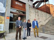 D'esquerra a dreta, Francesc German, director d’operacions de la Gerència d'Atenció Primària i Comunitària de l’ICS Girona;  Mireia Zarco, directora adjunta d’Atenció Primària de la Fundació Hospital de Campdevànol;  Roser Vilardell, directora del Museu Etnogràfic de Ripoll, i Amadeu Rosell, president del Consorci de Benestar Social i del Consell Comarcal del Ripollès. 