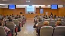 La sala d'actes de l'Hospital Santa Caterina plena, de gom a gom, en el moment de l'acte inaugural 