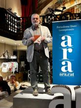 El Dr Aldeguer amb el guardó