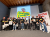 L'equip del programa de ràdio amb el guardó rebut de la mà de Dora Santamaria
